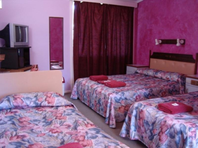 Bedroom 3, Bushmans Retreat Motor Inn, Gundagai