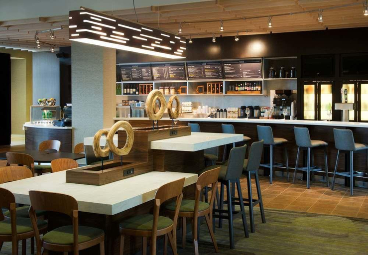 Food & Drinks 5, Courtyard Seattle Everett Downtown, Snohomish