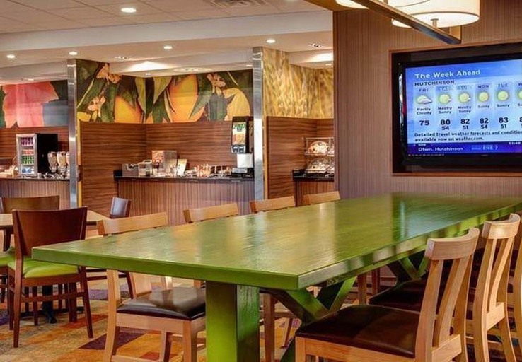 Food & Drinks 5, Fairfield Inn & Suites Pleasanton, Atascosa