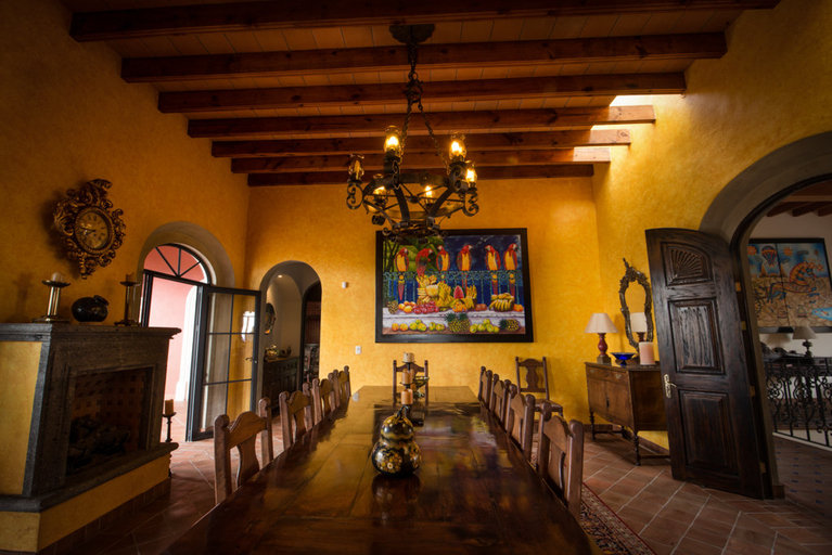 Public Area 4, Casa Don Pascual, Allende