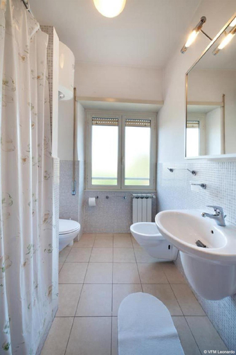 Bathroom 5, Residenza Conti, Roma