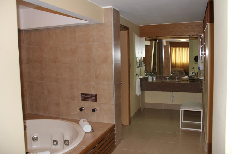 Bathroom, Klee Internacional, Montevideo