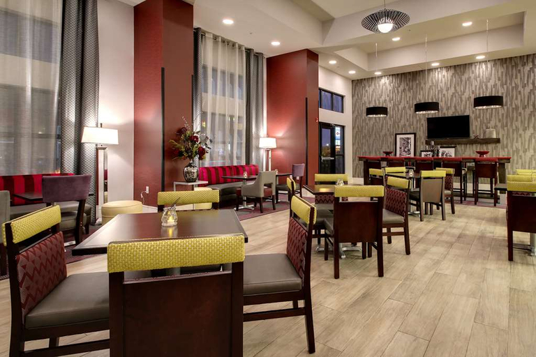 Food & Drinks 5, Hampton Inn & Suites Cordele, Crisp