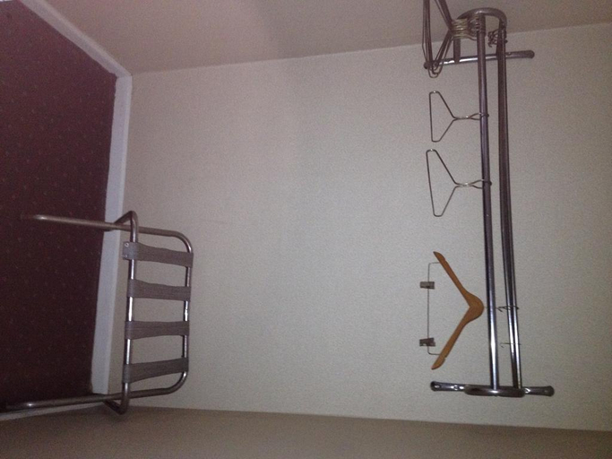 Bathroom 5, Knights Inn Cleveland, TN, Bradley