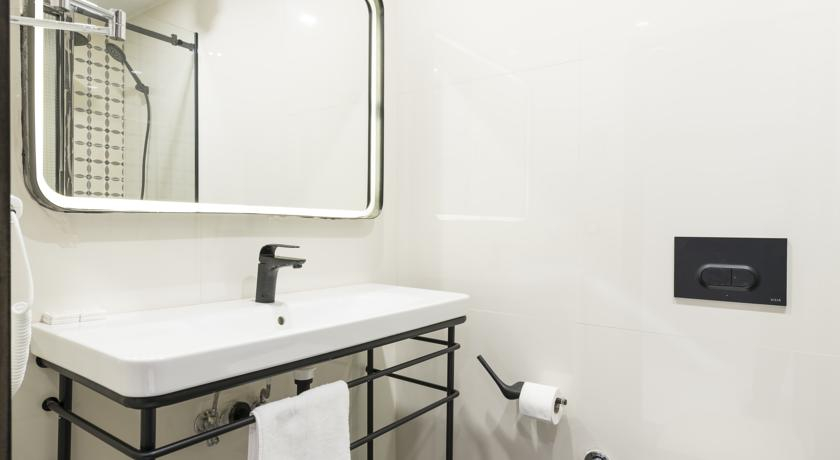 Bathroom 5, Fitas Oda Beyoglu, Beyoğlu