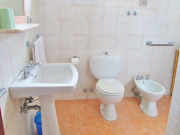 Bathroom, Terra Rossa, Messina