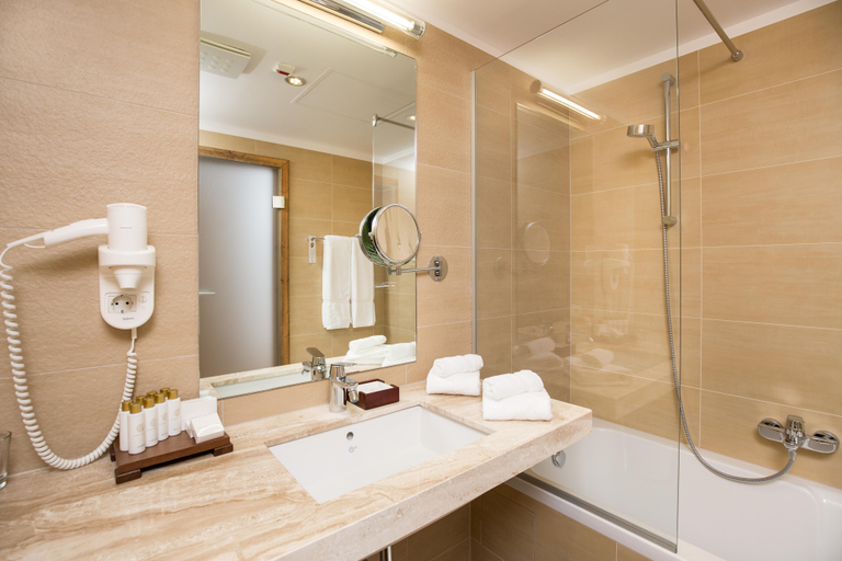 Bathroom 5, Teleferic Grand Hotel, Brasov