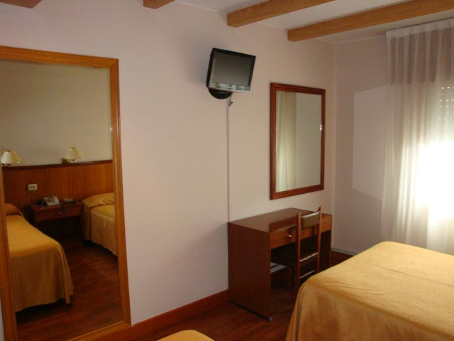 Bedroom 4, Hostal Casa Juana, A Coruña