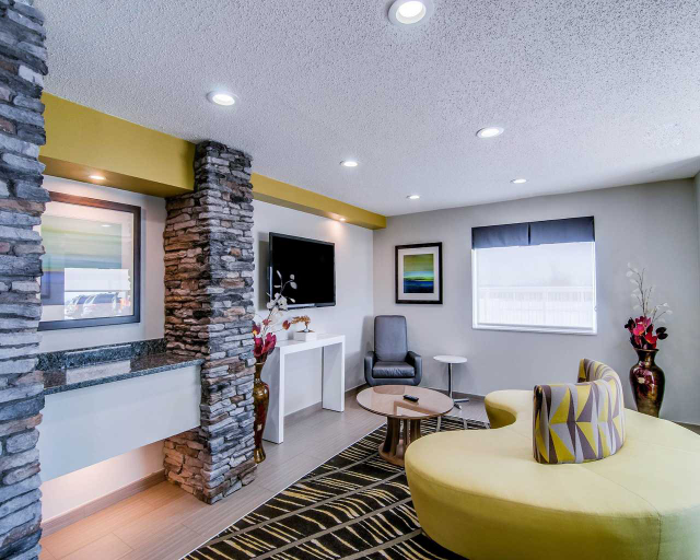 Public Area 2, Clarion Pointe Staunton East, Staunton