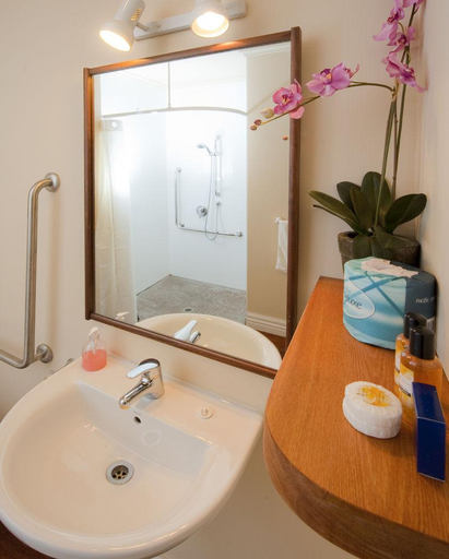 Bathroom 5, Seaport Village Holiday Accommodation, Far North