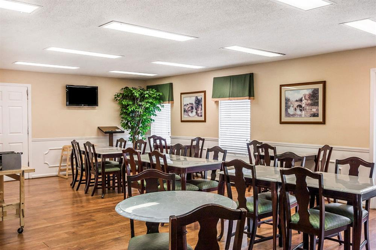 Food & Drinks 5, Red Roof Inn Jasper, Walker