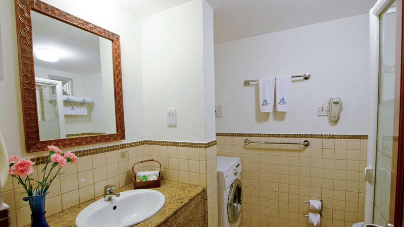 Bathroom 5, Sea Cliff Court Hotel & Luxury Apartments, Kinondoni