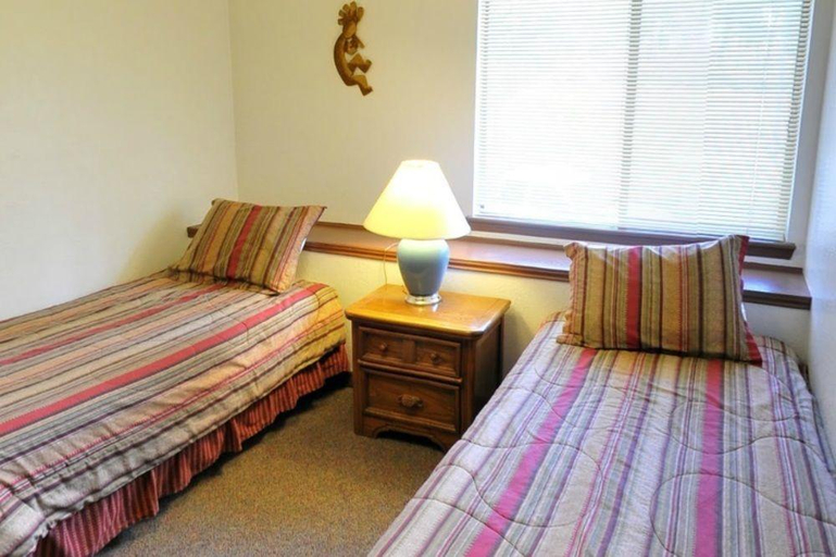 Bedroom 2, High Sierra, Lincoln