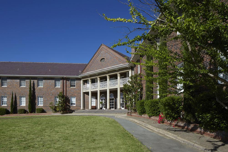 Exterior & Views 2, Brassey Hotel, Canberra