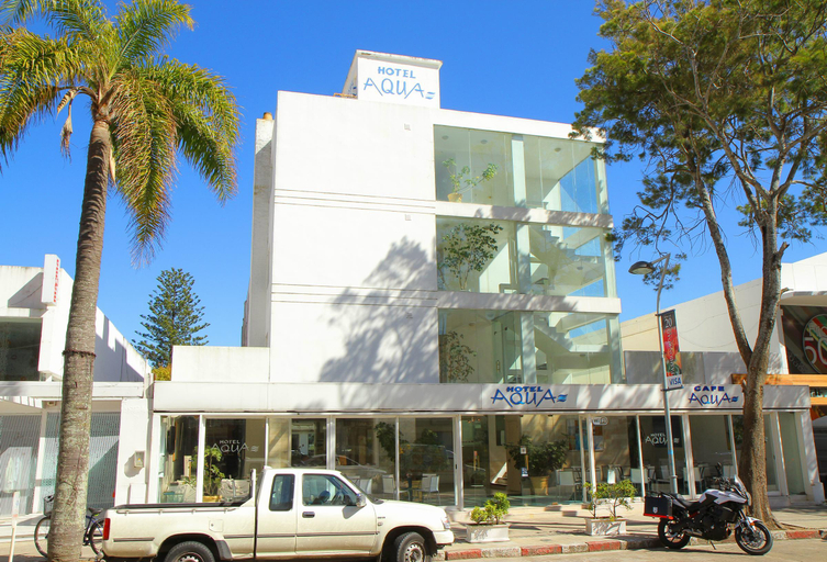 Exterior & Views 5, Aqua, n.a351