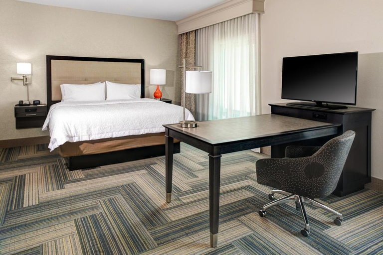 Bedroom 3, Hampton Inn & Suites by Hilton Atlanta Perimeter D, DeKalb