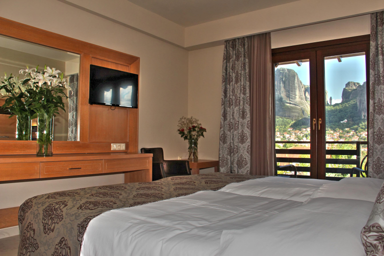 Bedroom 3, Grand Meteora Hotel, Thessaly