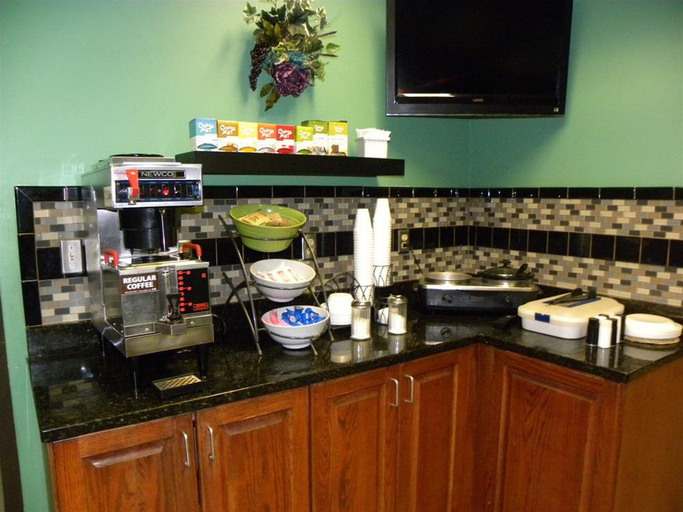 Food & Drinks 5, New Victorian Inn & Suite, Woodbury