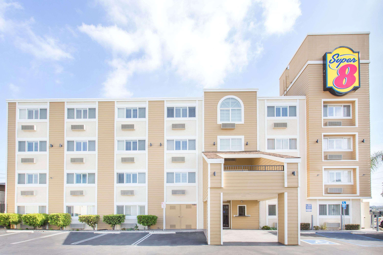 Super 8 by Wyndham National City Chula Vista, San Diego