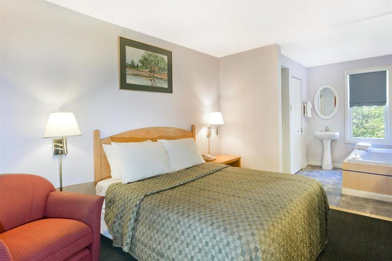 Bedroom 4, Pocono Night Lodge, Monroe