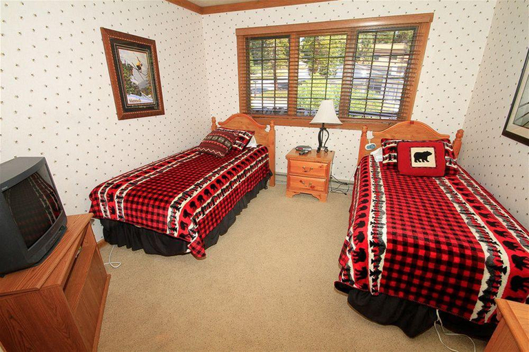 Bedroom 3, Mountainback , Mono