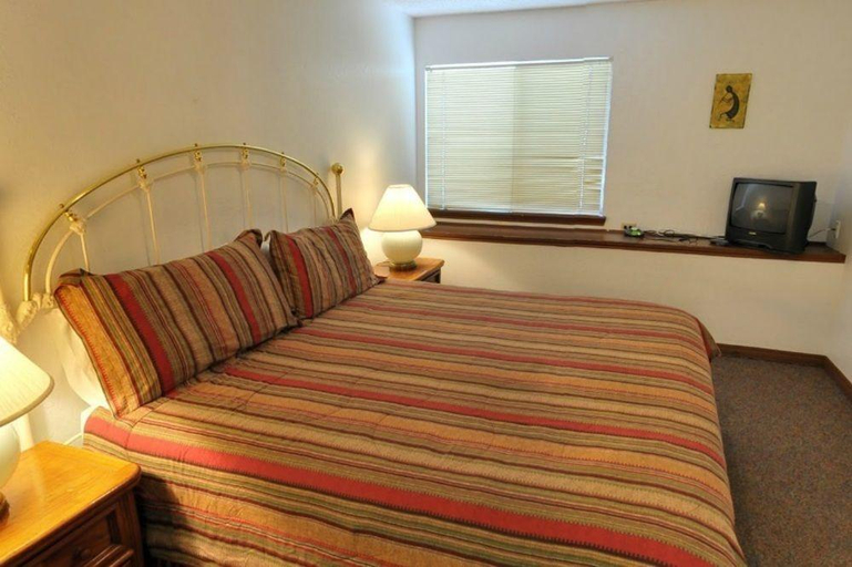 Bedroom 4, High Sierra, Lincoln