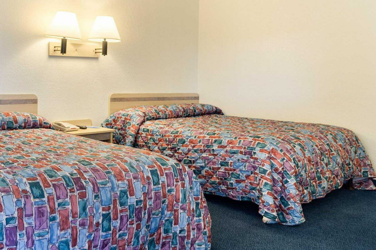 Bedroom 4, Loyalty Inn Columbus, Franklin