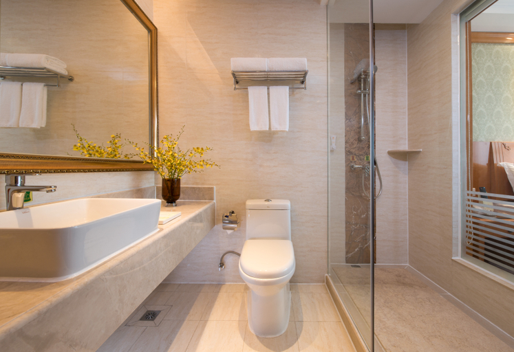 Bathroom 4, Vienna Hotel Shenzhen Longhua Bus Station, Shenzhen