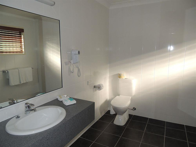 Bathroom 5, Comfort Inn Sugar Country, Bundaberg
