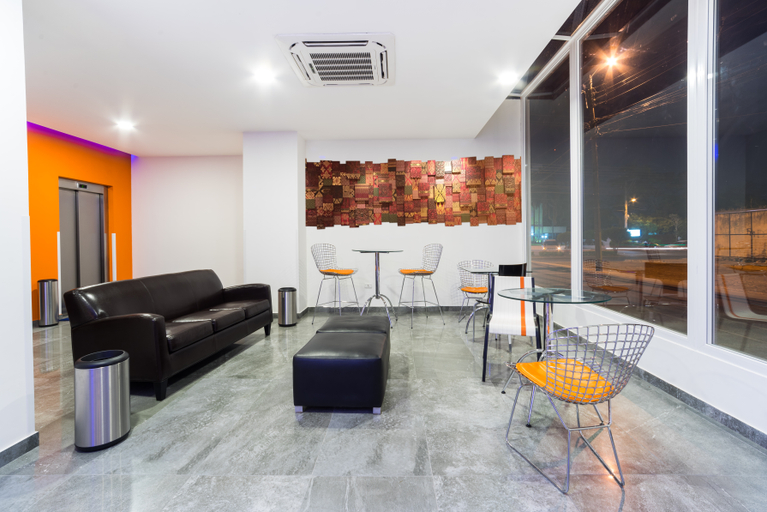 Public Area 3, HB Equipetrol, Andrés Ibáñez