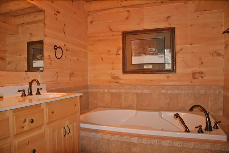 Bathroom 5, Mountain Gait, Wilkes