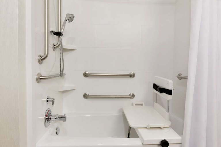 Bathroom 4, Hampton Inn Niles/Warren, Trumbull