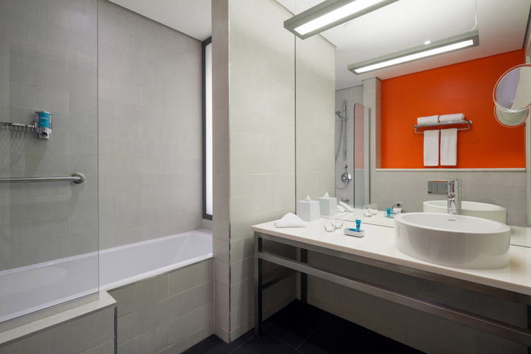 Bathroom 5, Aloft by Marriott Dhahran, Al Khobar