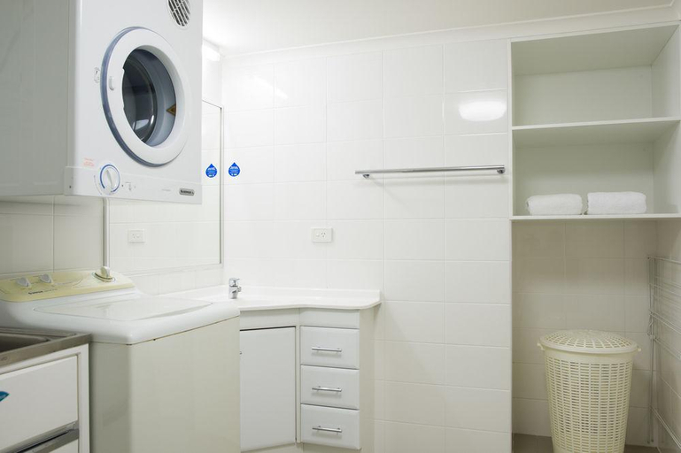 Bathroom 4, Beachcomber International Resort, Gold Coast
