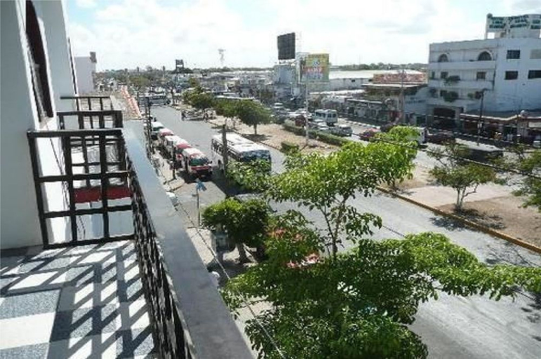 Others, Los Cuates de Cancun, Isla Mujeres