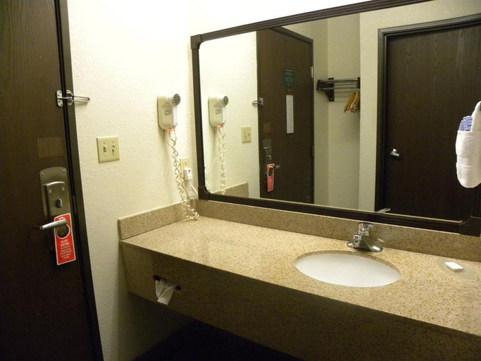 Bathroom 4, New Victorian Inn & Suite, Woodbury