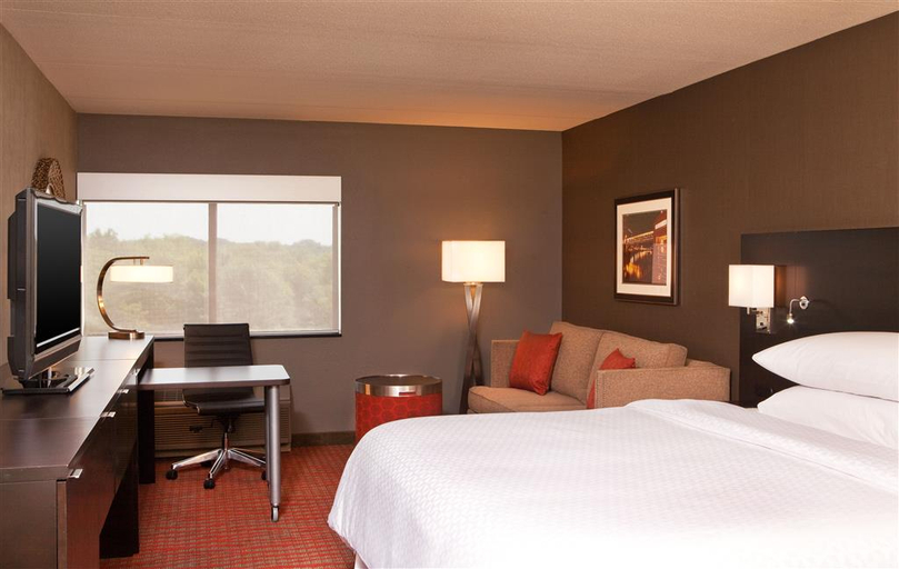 Bedroom 4, Four Points by Sheraton Milwaukee North Shore, Milwaukee