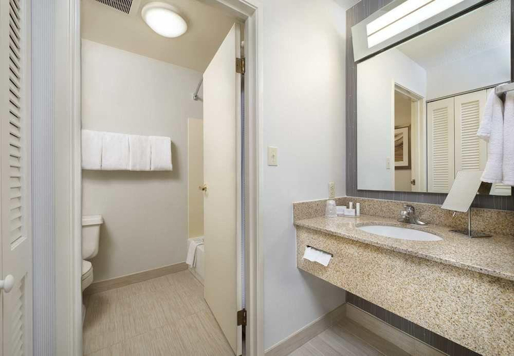 Bathroom 4, Courtyard by Marriott Mishawaka-University Area, Saint Joseph