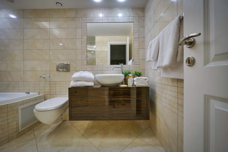 Bathroom 4, 21ST Floor Hotel