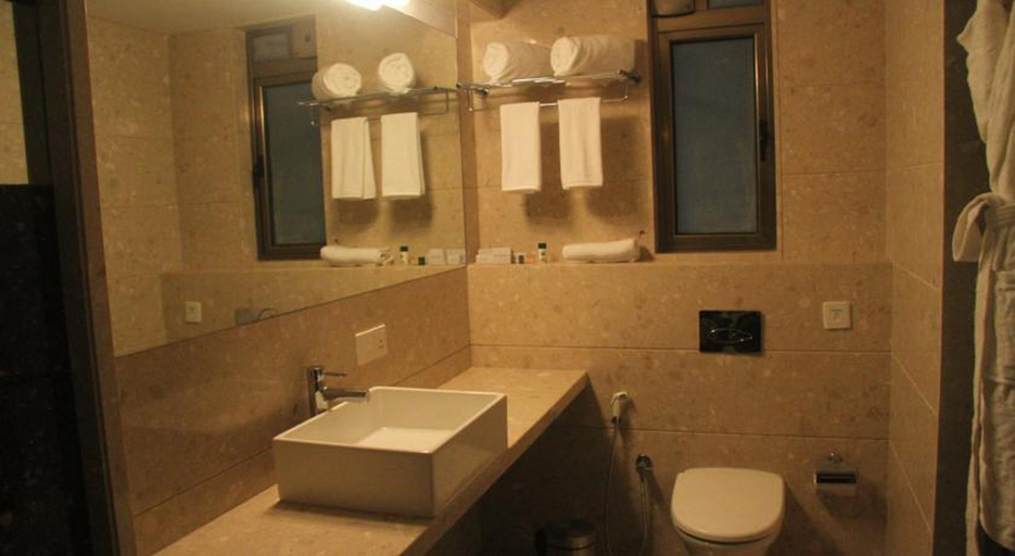 Bathroom 4, Hotel Beacon T2, Mumbai Suburban