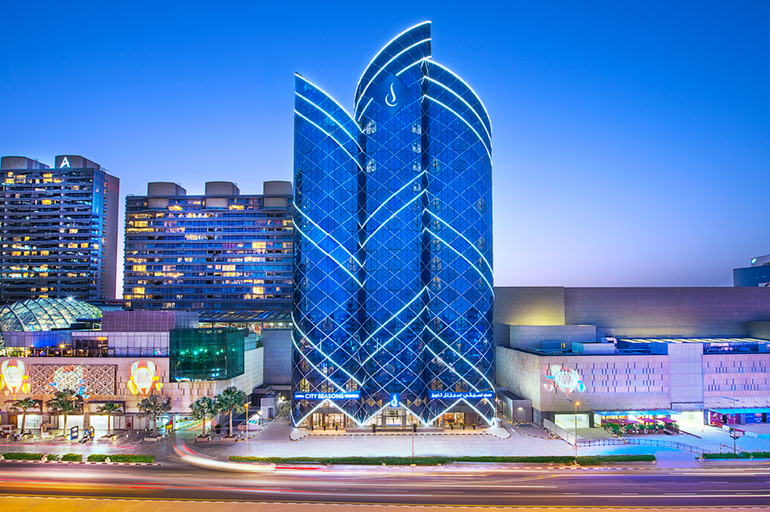 Exterior & Views