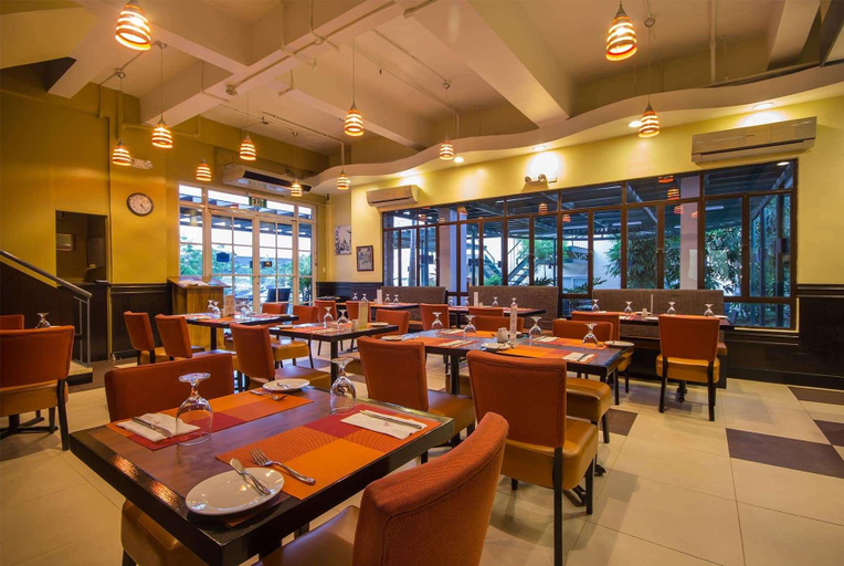 Food & Drinks 5, Microtel by Wyndham Batangas, Santo Tomas