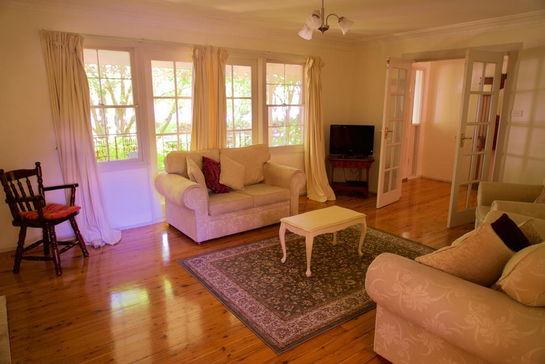 Public Area, Leura Camellias, Blue Mountains