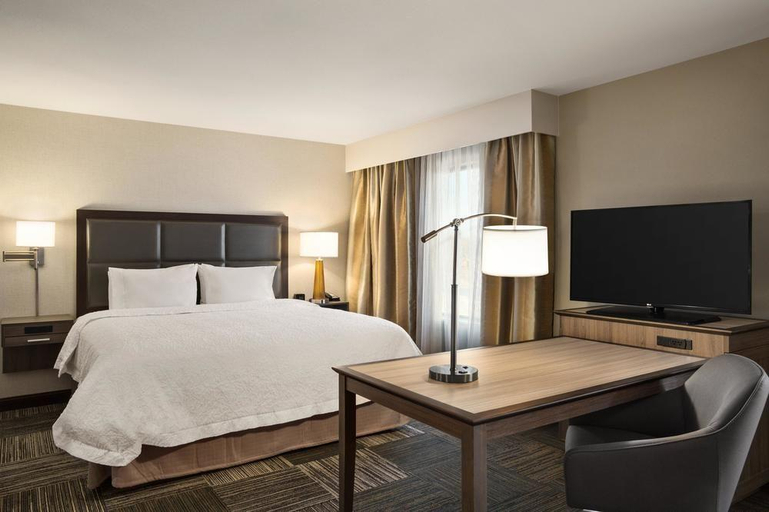 Bedroom 4, Hampton Inn & Suites Mason City, Cerro Gordo
