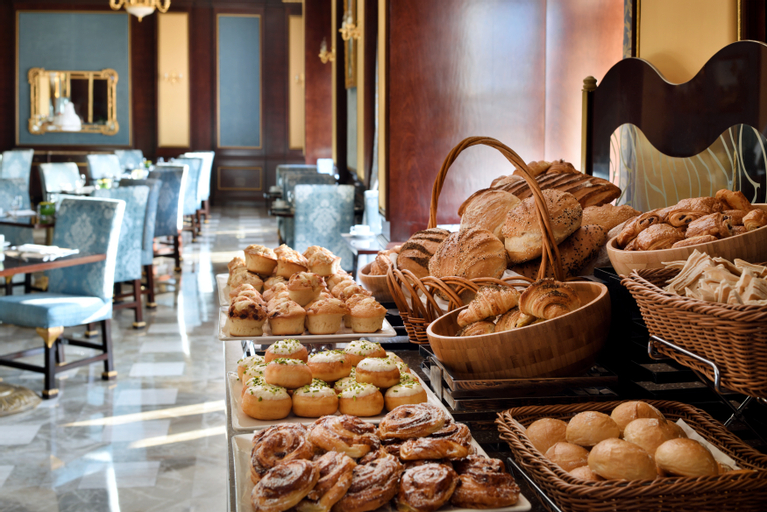Al Aziziyah Boutique Hotel - Food & Drinks