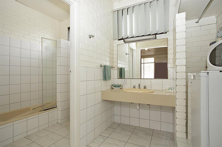 Bathroom 4, Econo Lodge Statesman Ararat, Ararat