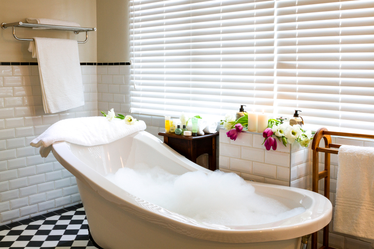 Bathroom 5, Royal St Andrews Hotel, Cacadu