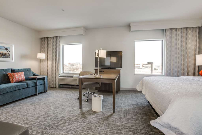 Bedroom 3, Hampton Inn & Suites Dallas-Central Expy North P, Dallas