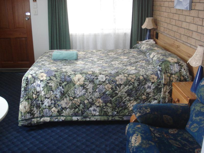 Bedroom 2, Settlers Motor Inn, Tenterfield
