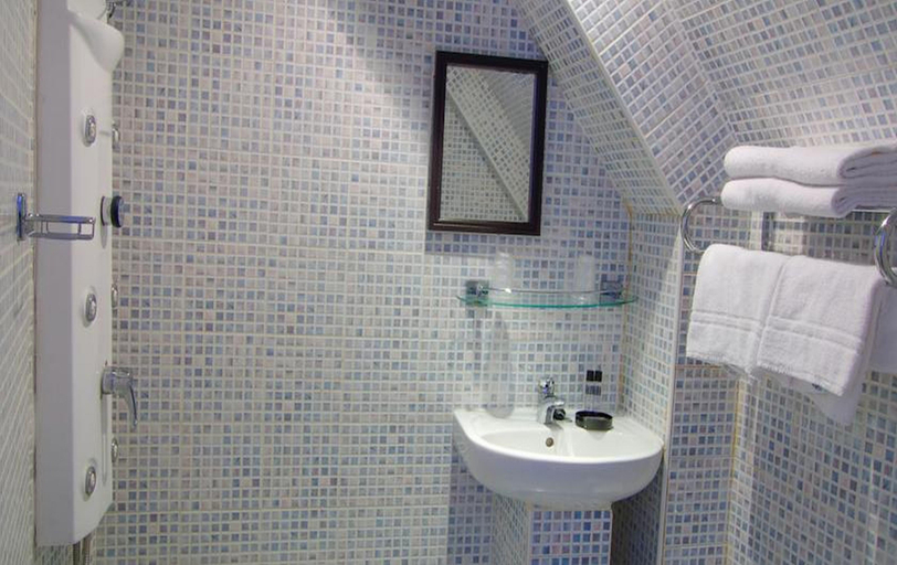 Bathroom 4, Le Clery, Paris